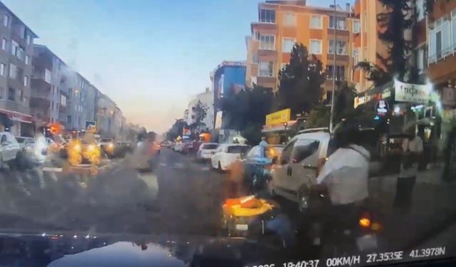 Tekerlekli sandalyedeki vatandaşın ayağına çarpıp yoluna devam etti