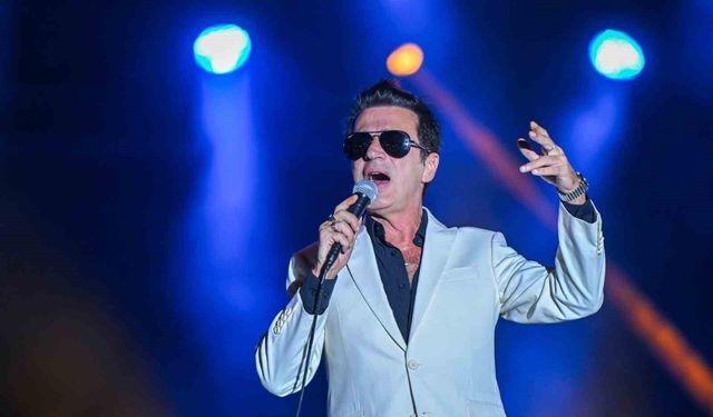 Teoman'dan 95. İzmir Enternasyonal Fuarı'nda müzik şöleni