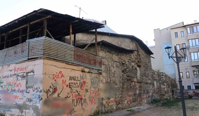 Üç asırlık tarihi hamam, on yılda çürümeye terk edildi