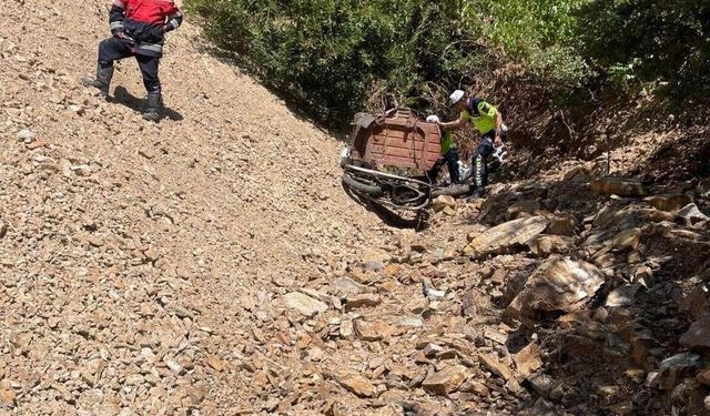 Uçurumdan yuvarlanan yaşlı motosiklet sürücüsü öldü