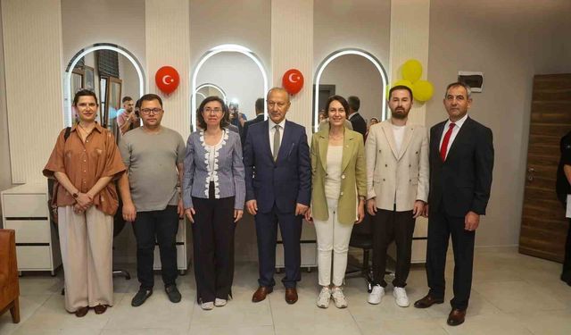 Uşak'ta Halk Kadın Kuaförü hizmete açıldı