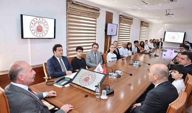 Vali Çalgan, LGS ve YKS'de dereceye giren öğrencilere övgü: 'Siz bizim yüz akımızsınız'