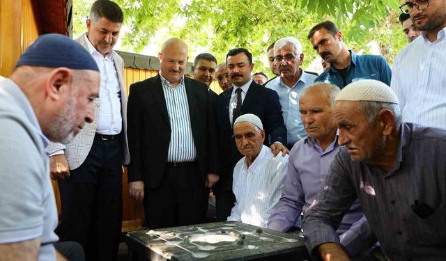 Vali Küçük, Kahta'da esnaf ve vatandaşlarla bir araya geldi