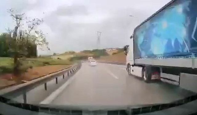 Yağışlı havaya aldırmadı, bariyerlere böyle girdi