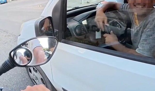 Yol tartışması bu defa tebessümle sona erdi