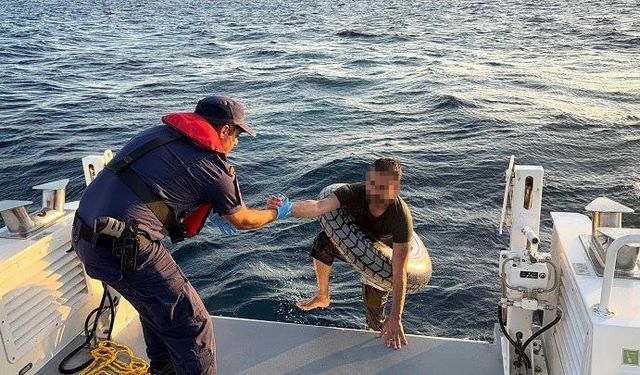 Yüzerek Yunanistan'a geçmeye çalıştı