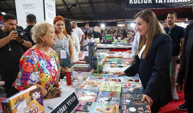16. Antalya Kitap Fuarı'nda 67 yazar kitaplarını imzaladı