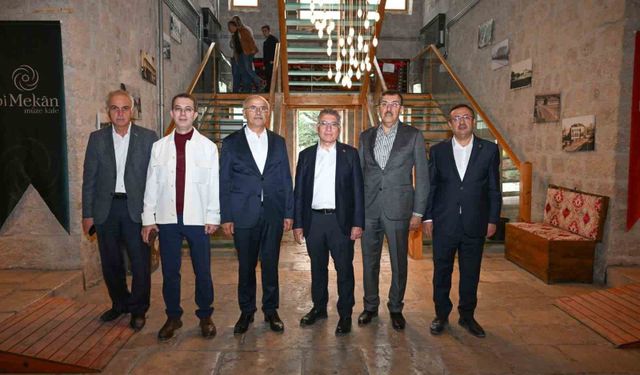 Abdullah Güler'den Bi Mekan Müze Kafe'ye övgü: 'Çok güzel bir yer olmuş'
