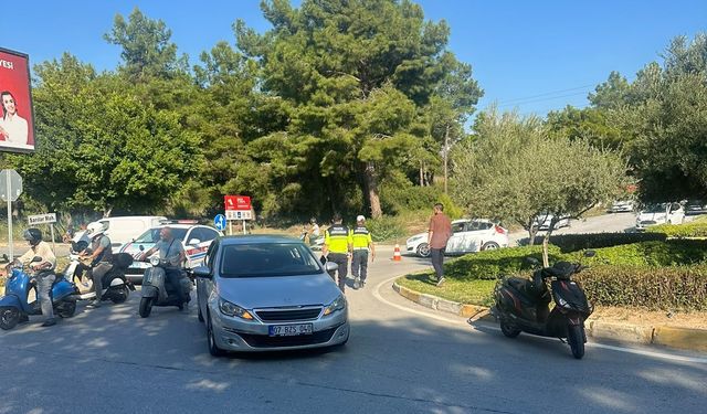 Antalya'da motosiklet ile otomobil çarpıştı: 1 yaralı