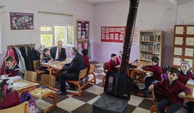 Aslanapa Kaymakamı Tosun, öğrencilerle bir araya geldi