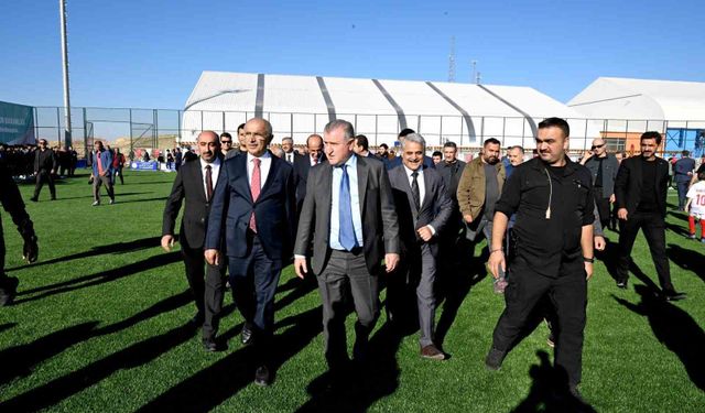 Bakan Bak'tan Melekbaba Spor Tesisi'ne tam not