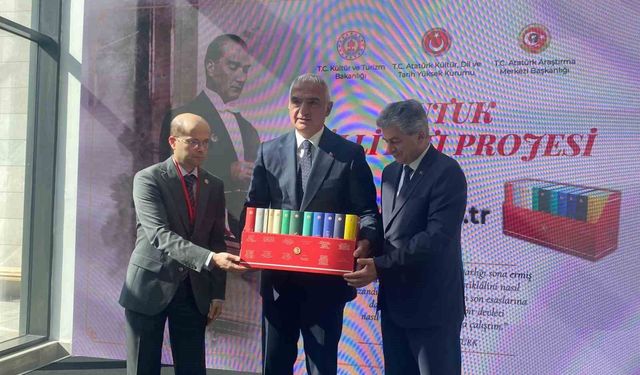Bakan Ersoy: '(Nutuk Külliyatı Projesi) Türkçenin yanı sıra İngilizce, Almanca, Fransızca, Kazakça, Rusça, Urduca, Farsça ve Türkmence olmak üzere 8 dilde hazırlandı'