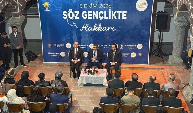 Bakan Tekin gençlerle buluştu