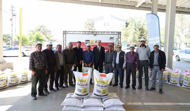 Başkan Altay: 'Üreticilerimize bugüne kadar 1 milyon 214 bin kilogram hibe destekli Macar Fiği Tohumu verdik'