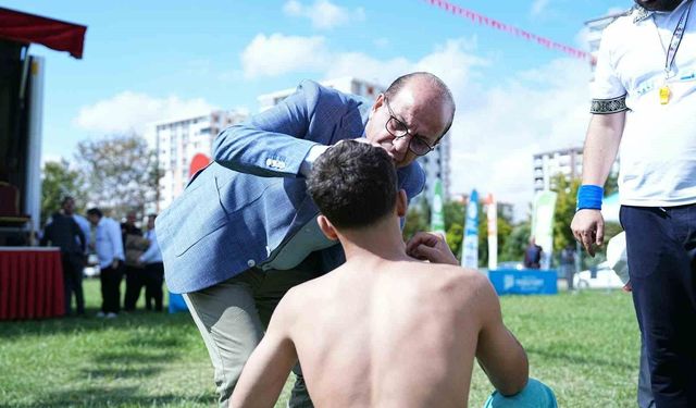 Başkan İlhan Geçit'ten sakatlanan güreşçiye ilk müdahale
