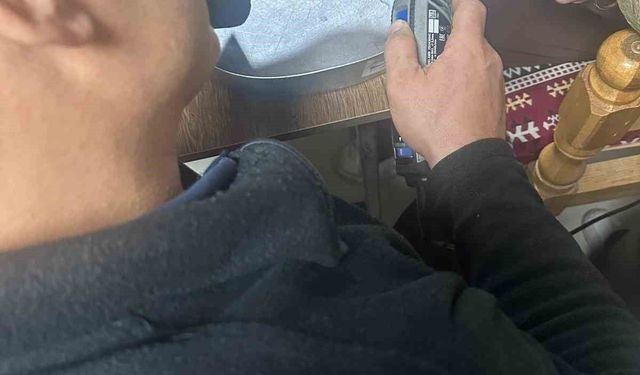 Batman'da vatandaşın parmağına sıkışan yüzük hastanede çıkarıldı