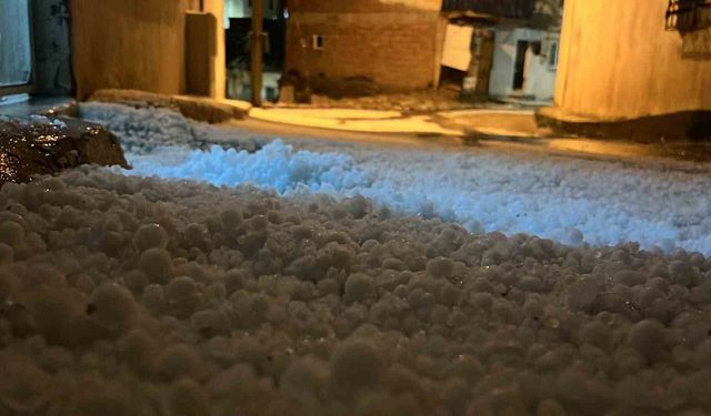 Bayburt'ta fındık büyüklüğünde dolu etkili oldu