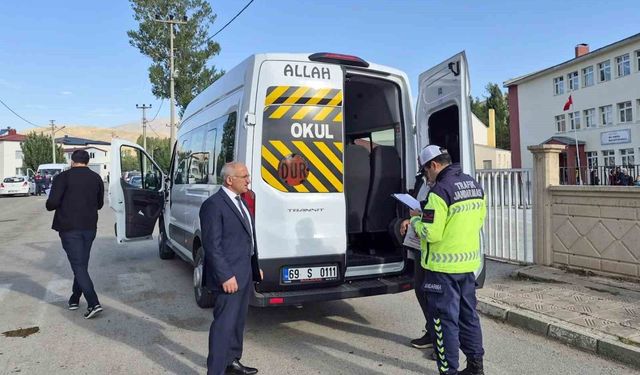Bayburt'ta öğrenci servisleri denetlendi