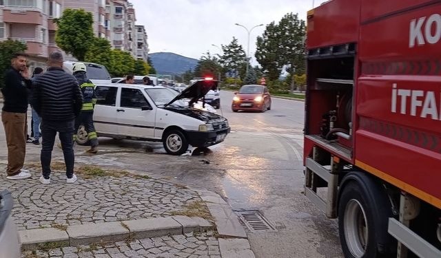 Beyşehir'de seyir halindeki otomobilde yangın paniği