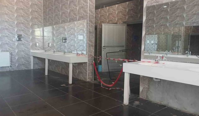 Bilecik'te mola veren şehirlerarası otobüs yolcuları tuvalet rezaleti yaşıyor