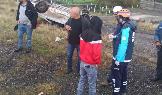 Bingöl'de otomobil takla attı: 2 yaralı