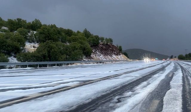 Bingöl'de sağanak sonrası gökkuşağı çıktı, yüksek kesimler doluyla beyaza büründü