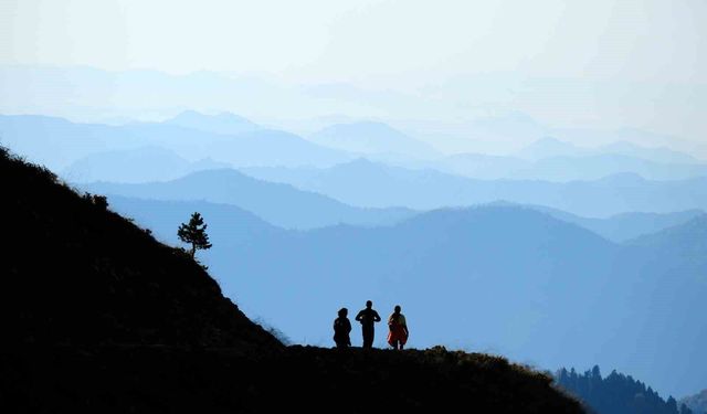 Bir yanda Karadeniz, bir yanda sonbahar: Kürtün'de etkileyici yürüyüş