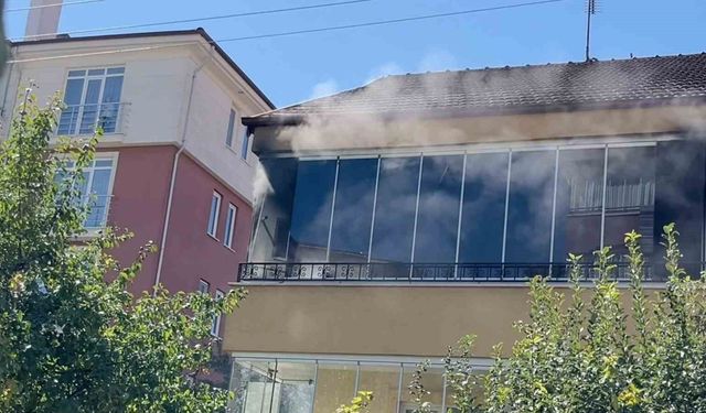 Bolu'da balkon yangını paniğe neden oldu