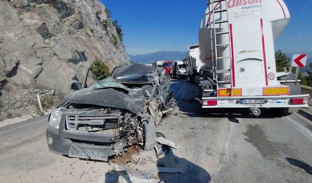 Bolu'da tır ile pikap çarpıştı: 1 ölü, 2 yaralı