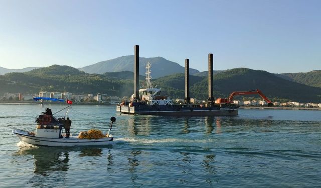 Cide Limanı'nda temizlik çalışması