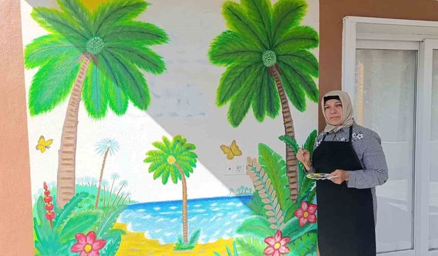 Çocukluk hayalini evinin duvarına yansıttı: Müstakil evini sergi salonuna dönüştürdü