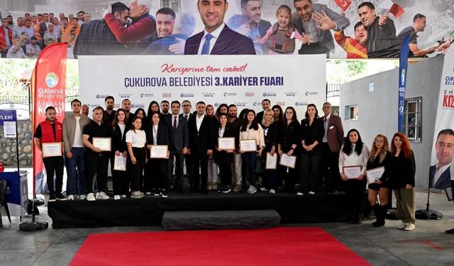 Çukurova'da 3. Kariyer Fuarı'nda iş arayanlarla işverenler buluştu
