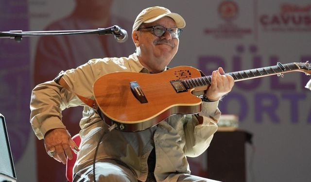 Denizli Büyükşehir'den Cumhuriyet'e özel Bülent Ortaçgil konseri