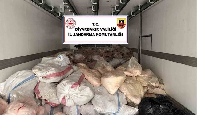 Diyarbakır'da insan sağlığına elverişsiz 8 ton hayvansal iç yağ ve sakatat ele geçirildi