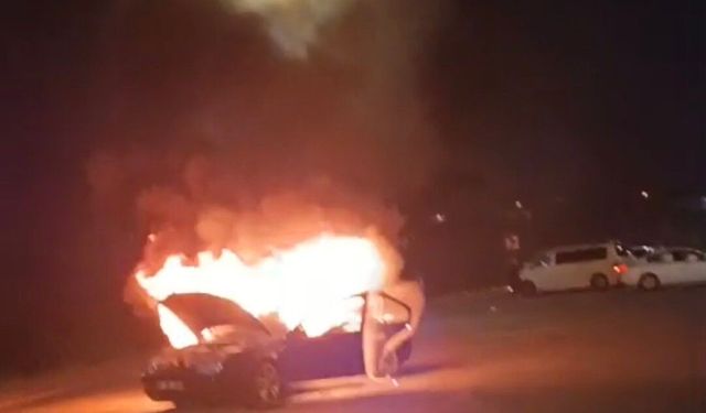 Düğün konvoyundaki otomobil alev aldı