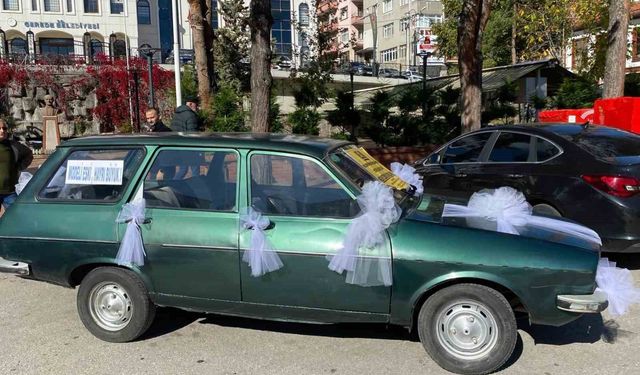 Gelin gibi süslenen klasik otomobil hayır için görücüye çıktı