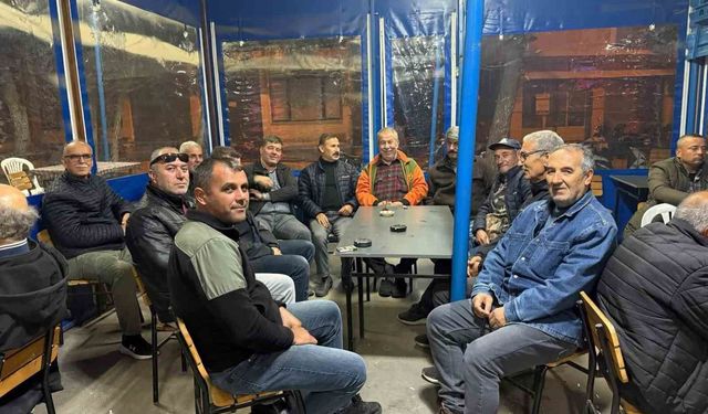 Gömeç de MHP İlçe yönetimi zeytincilerle bir araya geldi