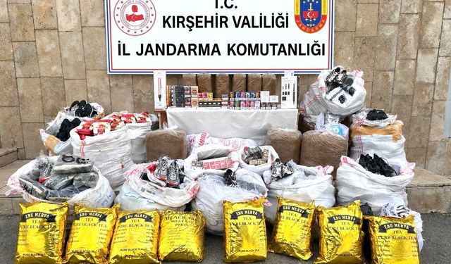 Gümrük kaçağı eşya sevkiyatına jandarma engeli: 2,8 milyon liralık ürün ele geçirildi