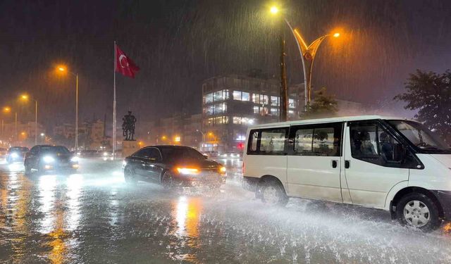 Hakkari'de yağmur yağışı