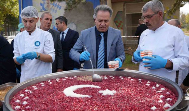 İnönü Üniversitesi'nde dayanışma ve paylaşma ruhu aşureyle buluştu