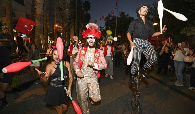 Kaleiçi'nde karnaval havası esti