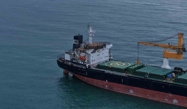 Kaptanı dron saldırısında hayatını kaybeden ARINA A adlı gemi Trabzon açıklarında