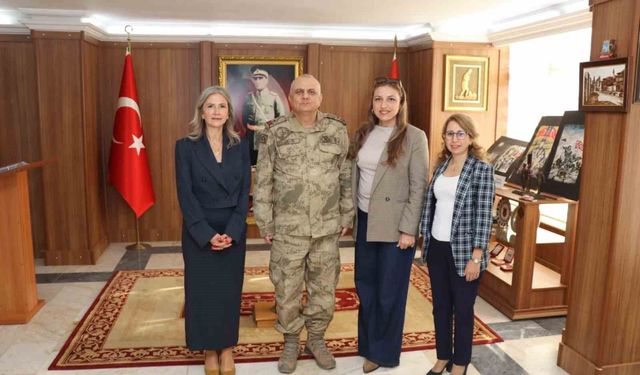 Kars Kızılay Şubesi'nden İl Jandarma Komutanı Coşkun'a hayırlı olsun ziyareti