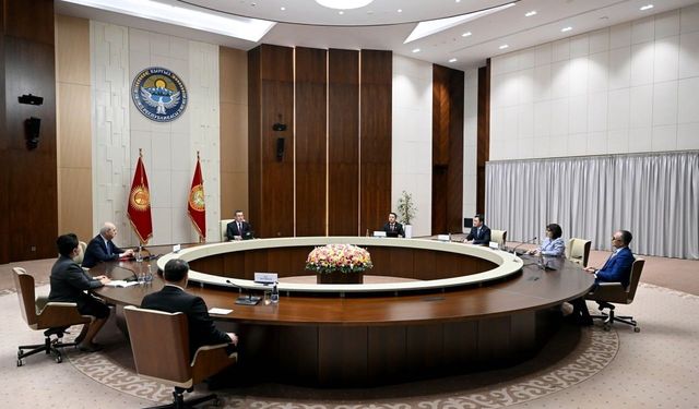 Kırgızistan Cumhurbaşkanı Caparov, Türk Devletleri parlamento başkanlarını kabul etti