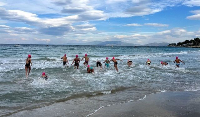 Kuşadası'nda kulaçlar kız öğrencilerin eğitimi için atıldı