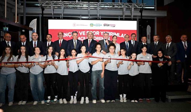 Malatya'da Şehir Kütüphanesi ile Gençlik ve Spor Tesisleri törenle açıldı