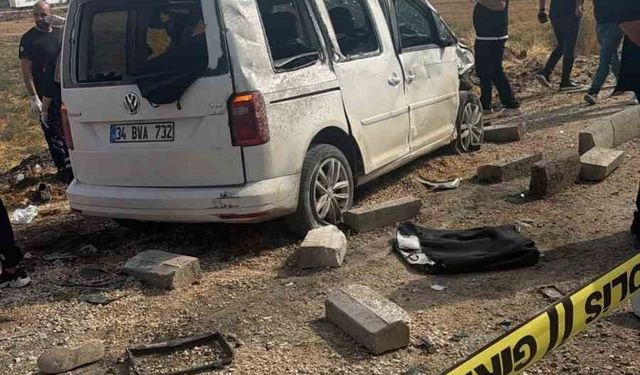 Mardin'de hafif ticari araç ile kamyonet çarpıştı: 1 ölü, 2 yaralı