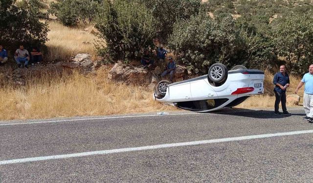 Mardin'de takla atan otomobilde hasar oluştu