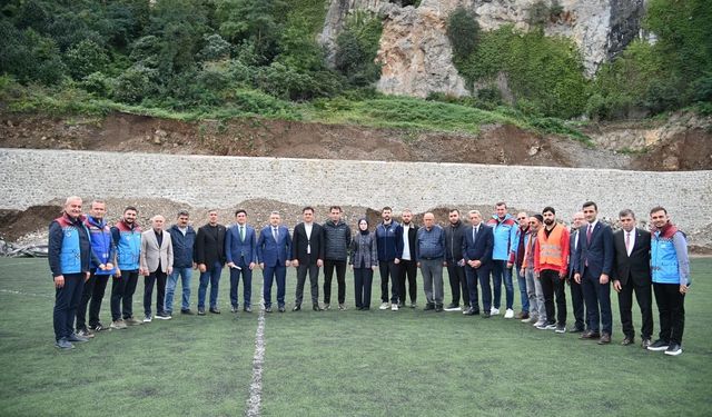 Maşatlık Futbol Sahası taş düşmelerine karşı güvenli hale getiriliyor