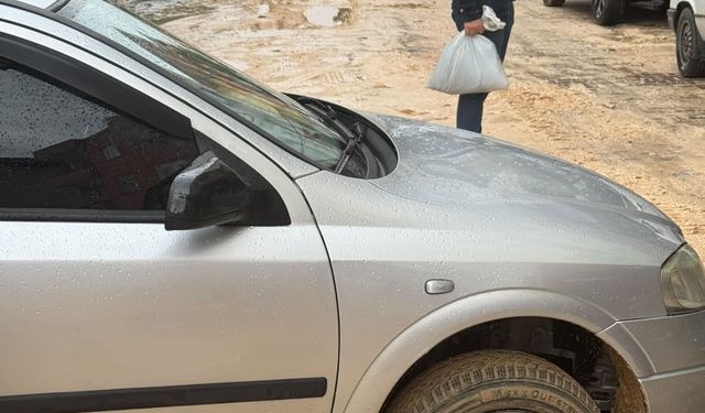 Mazıdağı'nda yağmur sonrası araçlar yolda kaldı